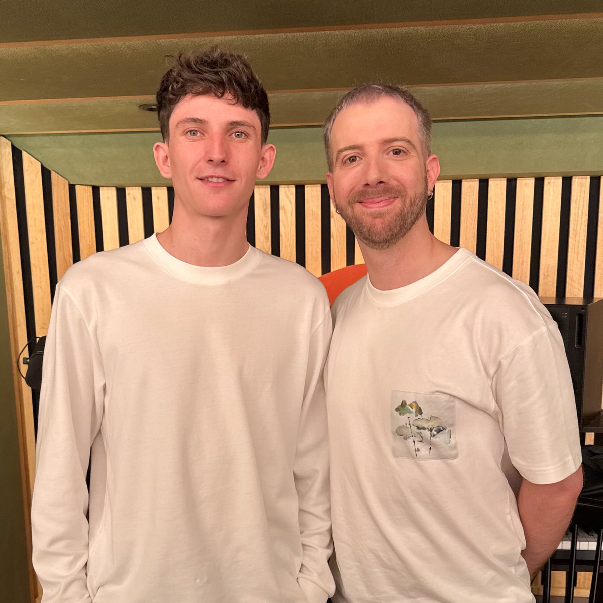 ⭐️ NOUVEL ÉPISODE AVEC <a href="/VictorienBrx/">Victorien</a> 
On a parlé de l’après #StarAcademy , de son premier EP, de sa vision de l’industrie et de son début de carrière 

Enjoy c’est dispo sur toutes les plateformes ▶️ smartlink.ausha.co/le-jour-pop/vi…