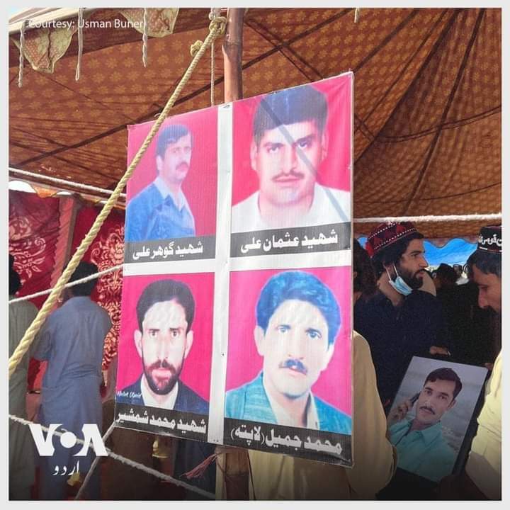 Zafar_Comrade's tweet photo. د بونېر ضلعې د یوې کورنۍ د څلورو ځوانانو عکسونه د #خېبر په پښتون قامي جرگه کې
محمد جمیل بې درکه کړل شوی، وروڼه او د ترہ زامن یې پسې گرځېدل، لټولو یې، او په دغه لټون کې دا درې نور ځوانان په یو ځای شھیدان شول۔
#PashtunNationalCourt11October https://t.co/pMYHo6644F