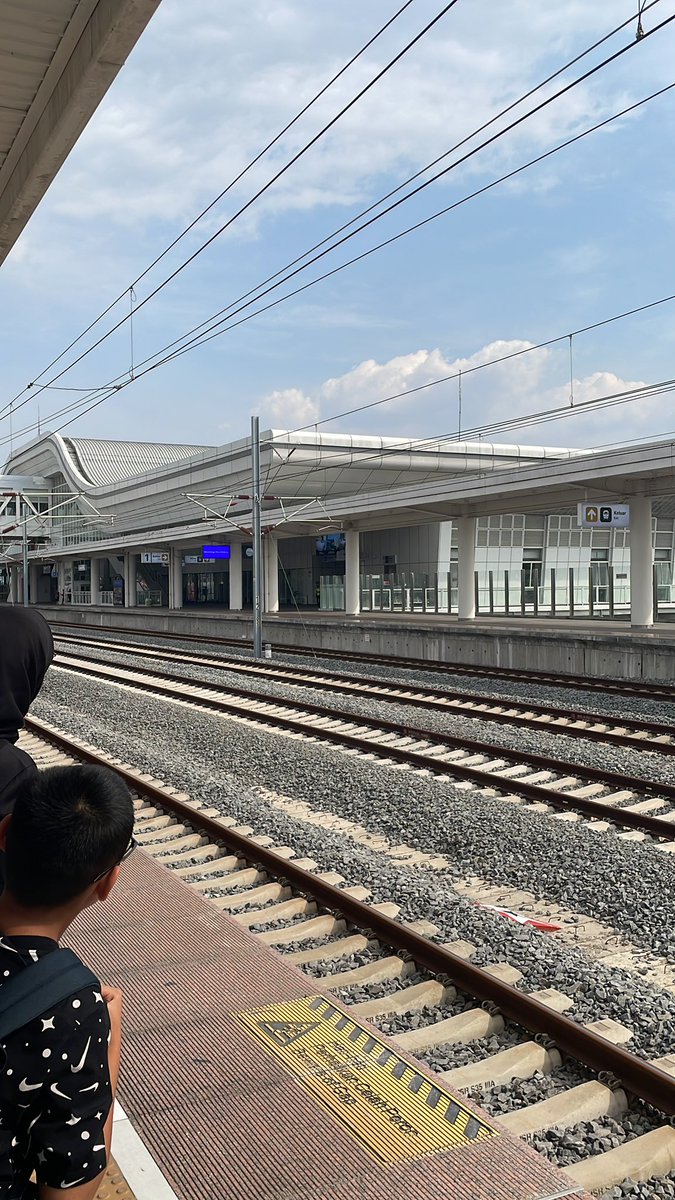 BPK balik lagi ke JKT,, naik WUS WUS WUS YES!

Saya bisa istirahat lebih awal, besok senin, tidak boleh terlalu stress 👍