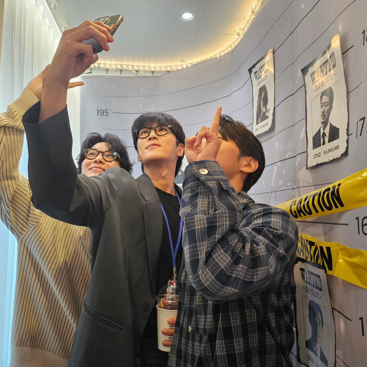 NYNAME_2026_5TH's tweet photo. 2024.10.13 안보현 배우님, 이학주 배우님, 장률 배우님  방문해 주셨습니다. 감사합니다. https://t.co/TaSzZJu7Rh