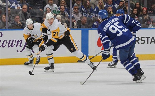 I nattens match mellan Pittsburgh Penguins och Toronto Maple Leafs fick Joel Blomqvist fortsätta i målet efter den fina debuten. Men den här gången blev det ingen seger. 

vasabladet.fi/Artikel/Visa/8…