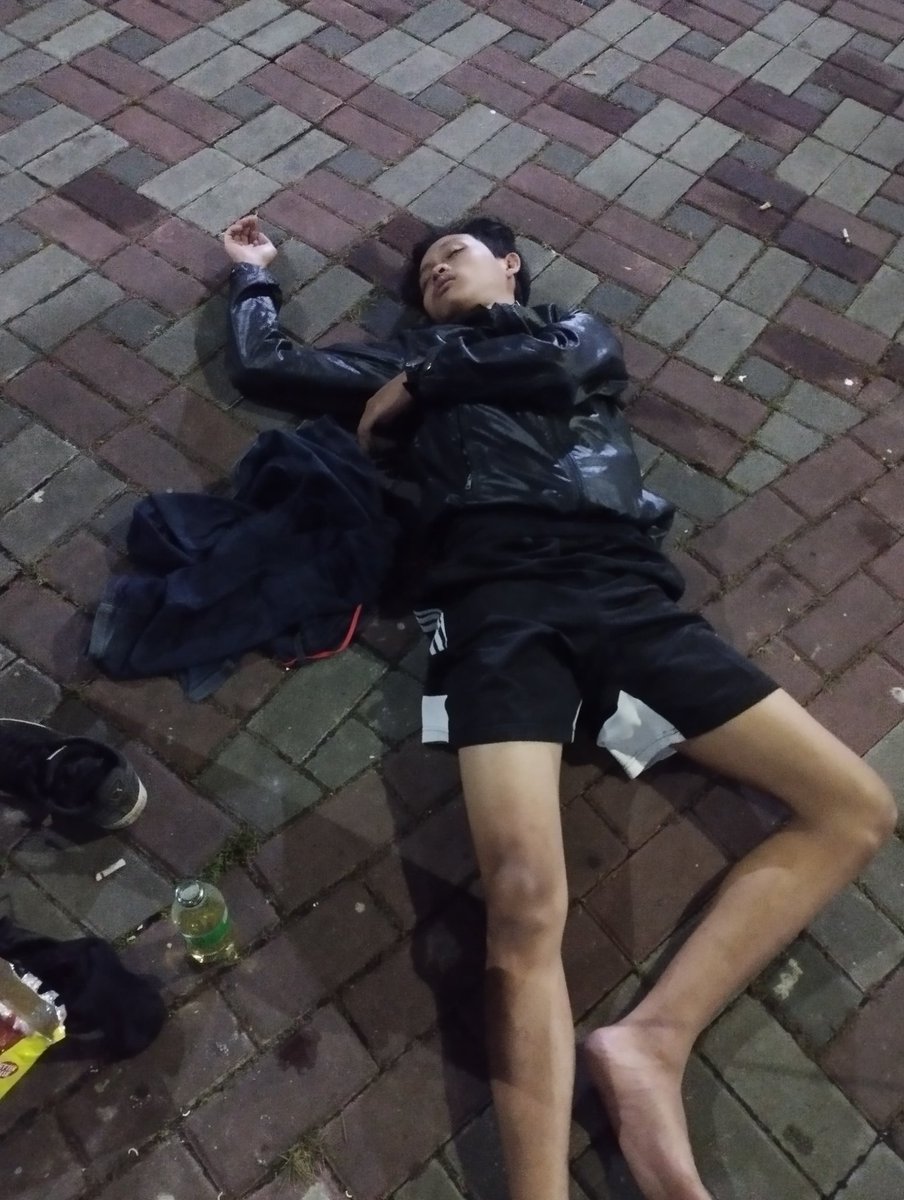 lelaki tidak bercerita.,, tapi turu alun alun