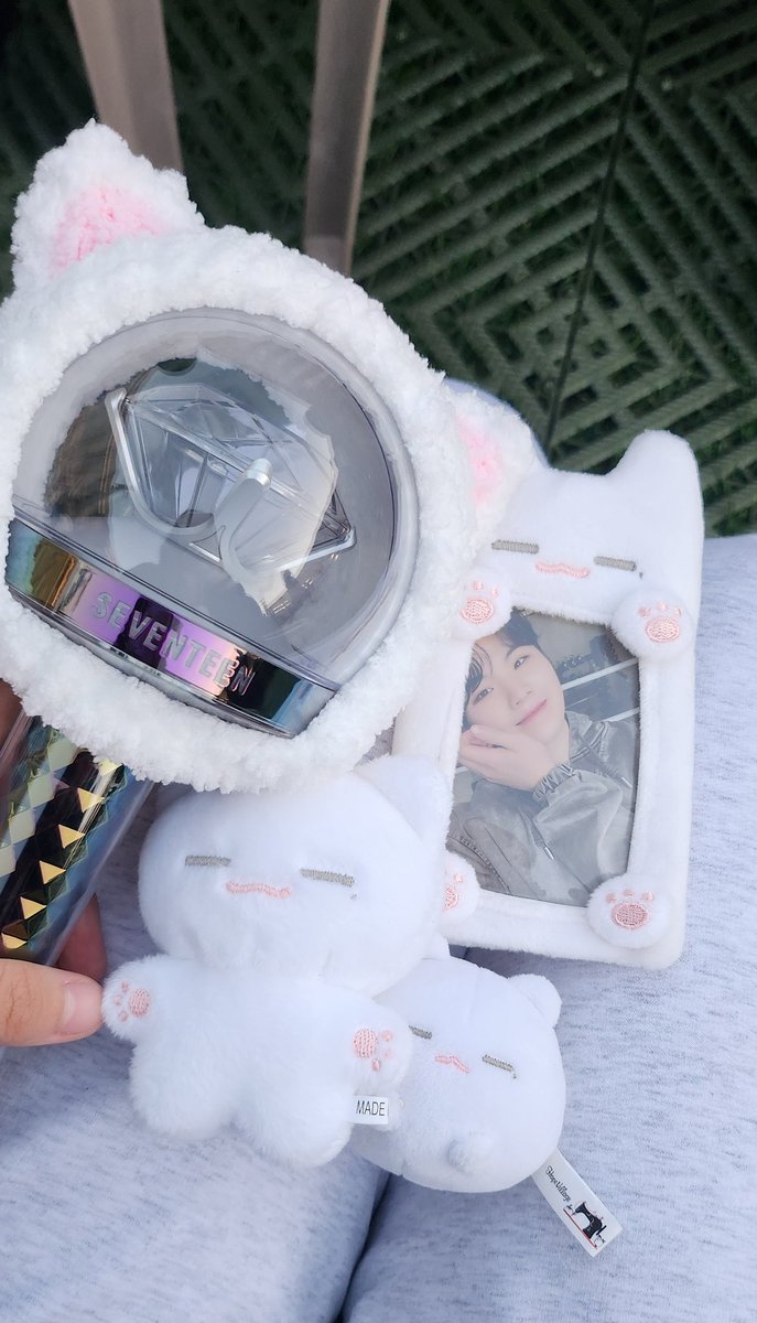 #젠장_뾰얗이도_우아하잖아
뾰얗이랑 첫콘 같이 다녀왔습니다 너무 쪼꼬맣고 너무 귀여워요...🥹