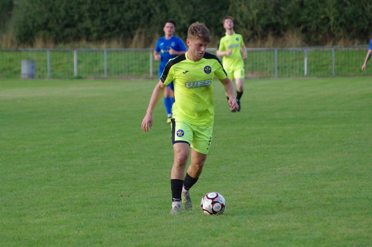 RayleighFootie's tweet image. A few photos📸 as Rayleigh Town get back to winning ways with a hard fought 2-1 away win at Basildon Town, the team showed great character and determination to get the 3pts🫡👏👏
@RayleighTownFC1 @NonLeagueCrowd @NonLeagueUK_