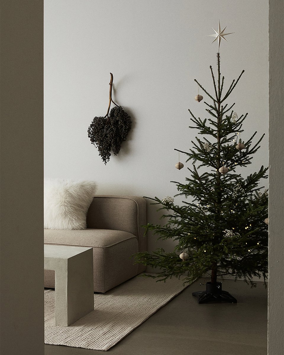 hmphilippines's tweet photo. The jolly season is upon us.
Find festive decorations at #HMHOME in H&M SM Makati, Robinsons Place, Robinsons Magnolia, SM North Edsa, SM Mall of Asia, SM Southmall, UP Town Center and Ayala Cebu. https://t.co/pCNPOvXton