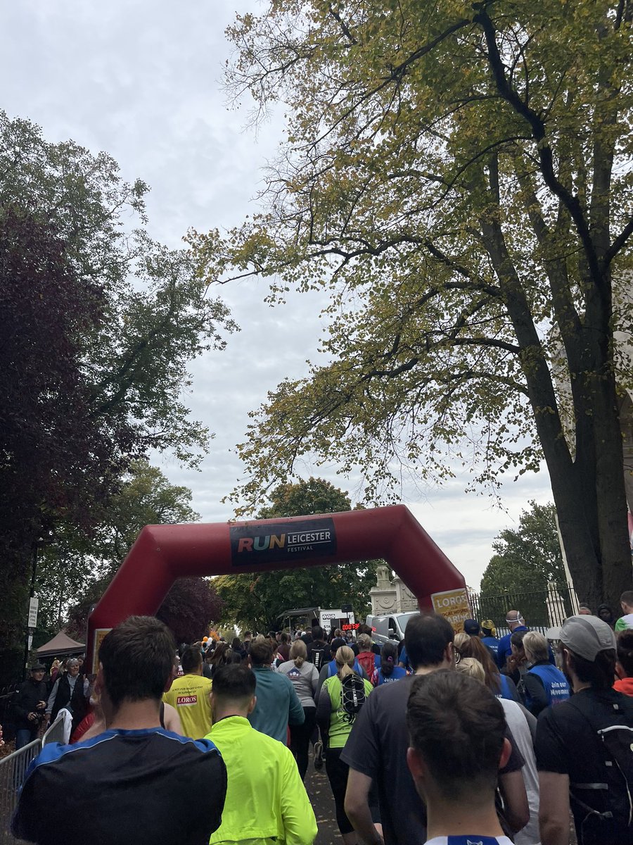 MissThraves's tweet photo. ❤️‍🩹🧠🏅 #Leicester10k https://t.co/h4N8oyVrTy