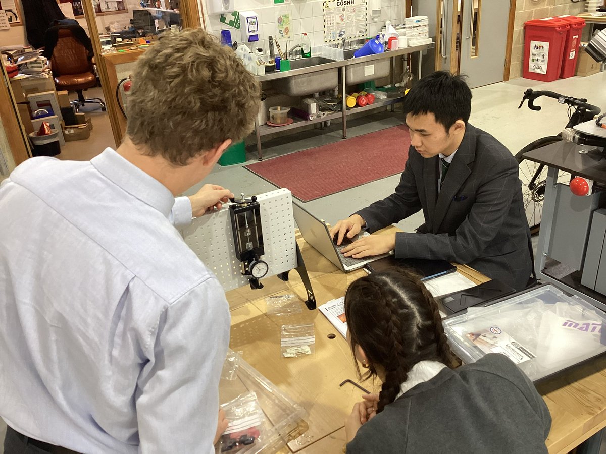 Charterhouse_DE's tweet image. Students are being stretched in Design Engineering today! They are learning how to test different materials. @charterhousesch @MatrixTSL #materialtesting