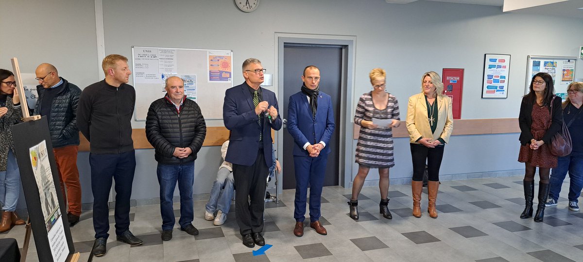 Galerie #LAC : Inauguration de l'exposition au collège autour du livre de #NathalieKobes "Ces étrangers venus d'ici" qui aborde l'histoire des Mosellans expulsés de chez eux pendant la 2nd GM ! Merci aux personnes qui ont permis de réaliser ce projet et aux partenaires présents !