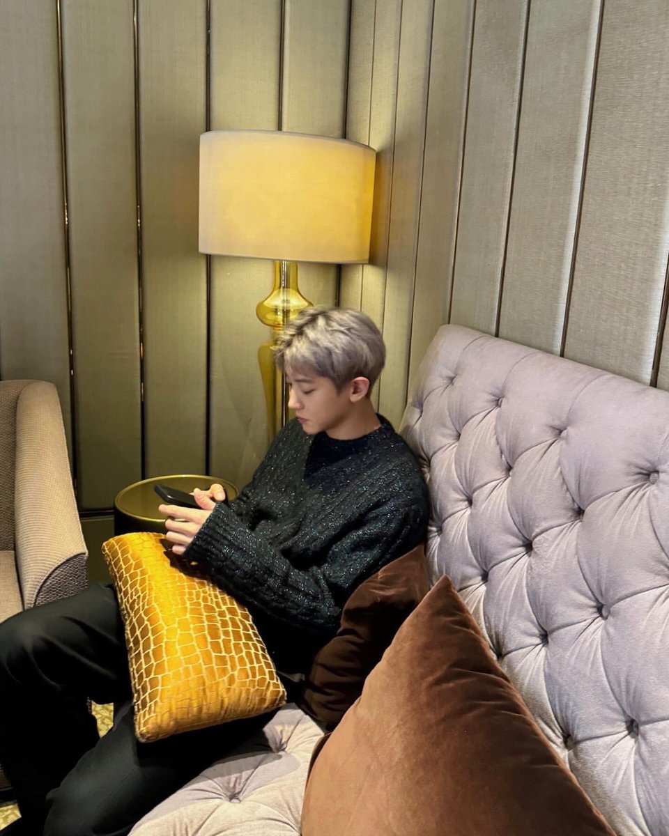 'KNOCK KNOCK!' tweet media