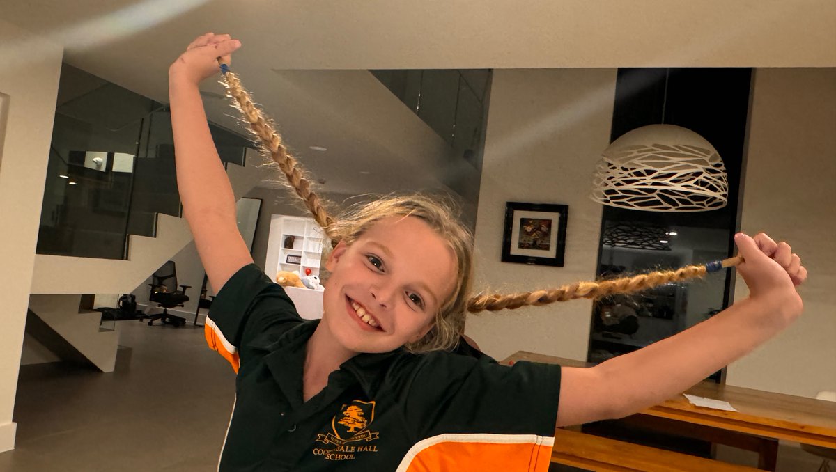 eefnews's tweet photo. Jessica James, a student at Coopersale Hall School in Epping, hopes to raise £700 for charity having donated more than 13 inches of her hair to the Little Princess Trust.

Read more at https://t.co/X6aS0Vvnjb

@CoopersaleHSch @oaktreeschools https://t.co/eT9OdZegBk