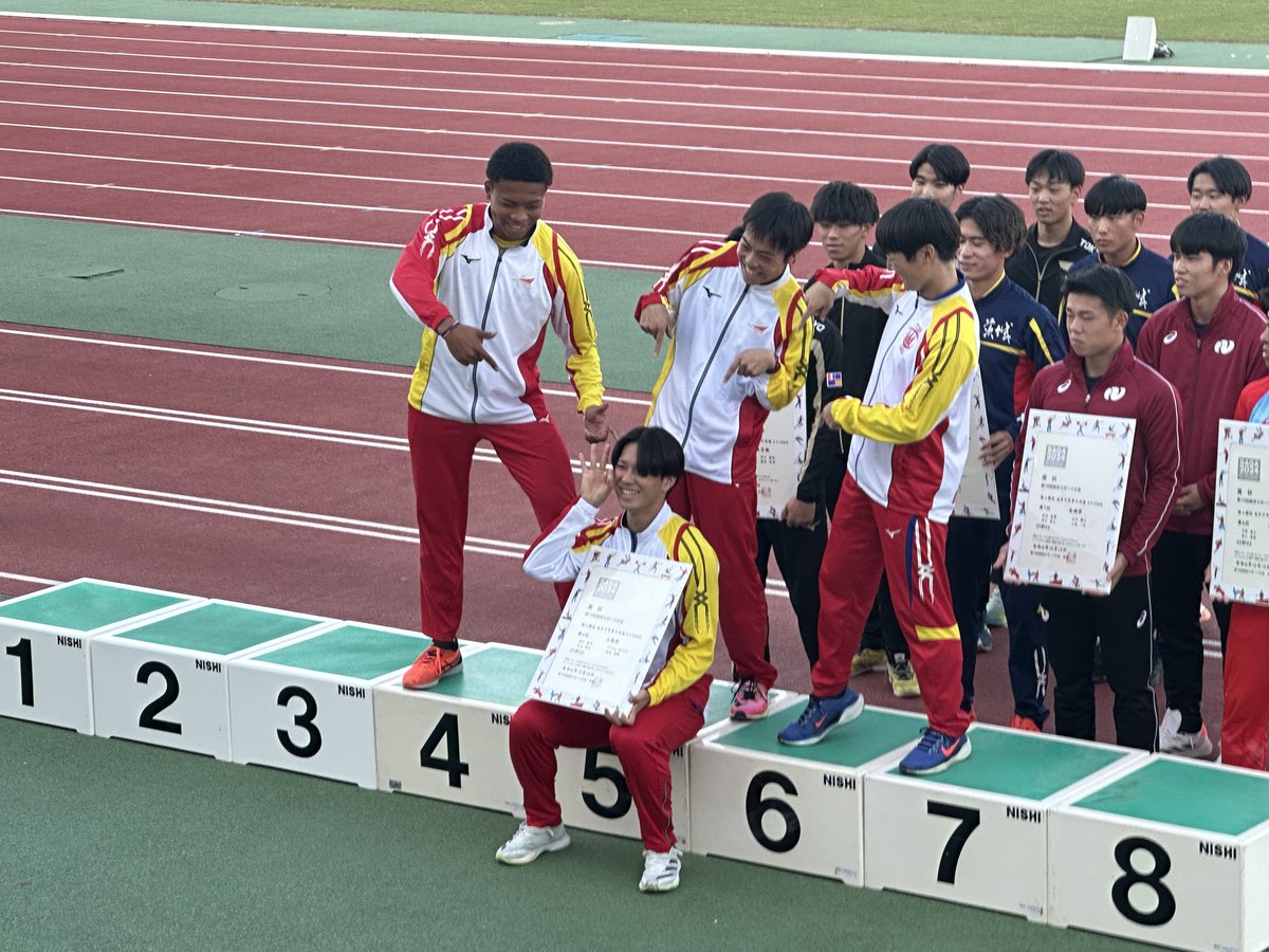 OAAA98941158's tweet photo. 【#佐賀国スポ】 

男子4×100mリレー　表彰式

3人の高校生を大学院生の深川くんがまとめてくれた今年の4×100mリレーチームでした👏

#チーム大阪 
#大阪陸協 #OsakaAthletics https://t.co/Tgv3sXJLuY