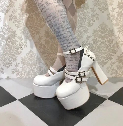 Queen Bee (@QueenBee_shoes) / X
