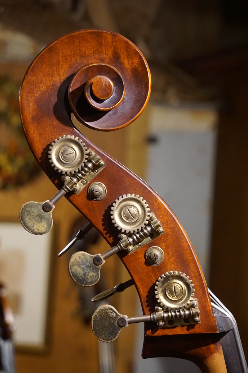 【お勧め品ご紹介❗️】
以前ご紹介したEastman五弦のページを公開しました
↓↓↓
x.gd/QdHKe
金額550,000円！！
五弦をお探しの方はぜひ！店頭にてご試奏下さい🎻
お問合せ→ 03-5357-8907
LINEからのご連絡もお待ちしています！
lin.ee/egCVnJ8
#コントラバス