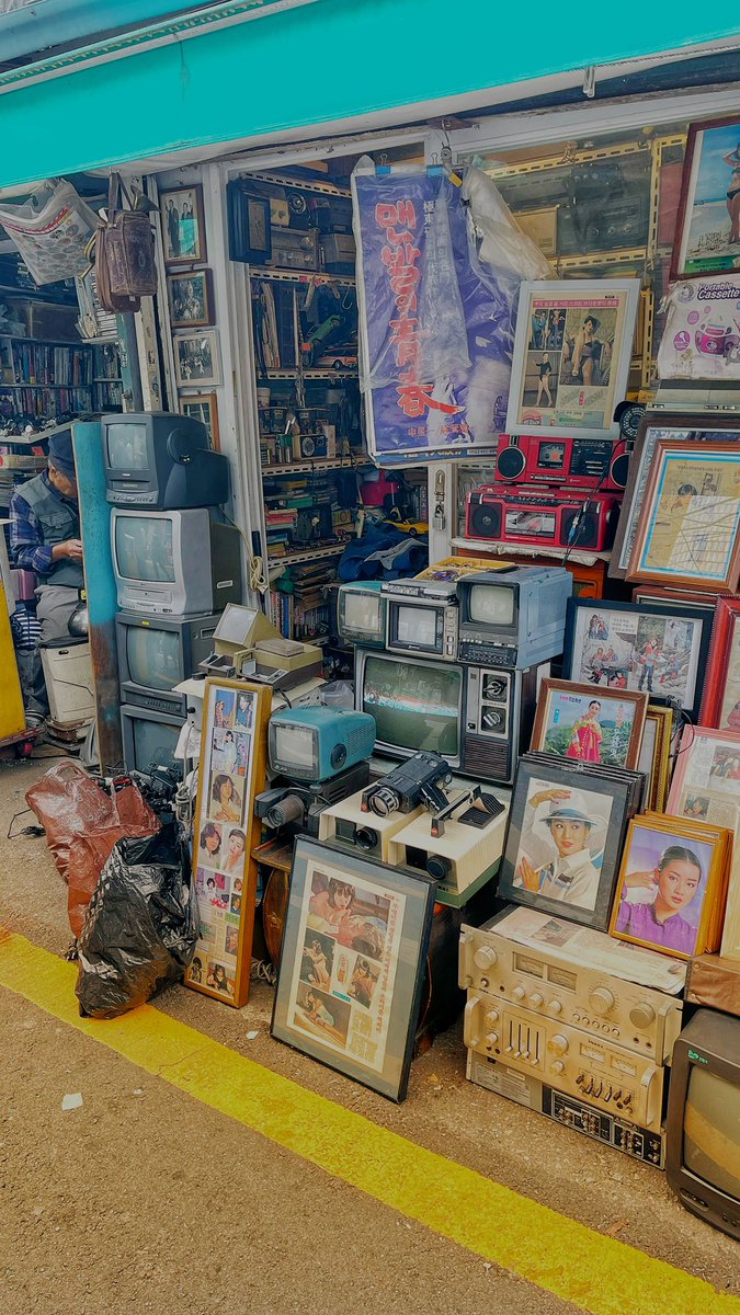 4K_KOREA's tweet photo. Dongmyo, the largest retro flea market in Seoul

東廟、ソウル最大のレトロノミ市場 https://t.co/NcH1nXXaP8