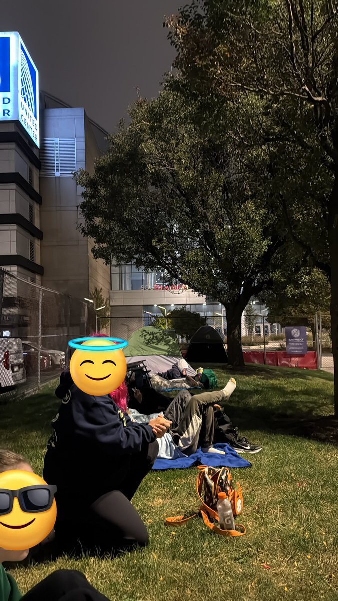 motokevi's tweet photo. sabrina chicago ga/vip update so far! https://t.co/mAGSD8CMkS