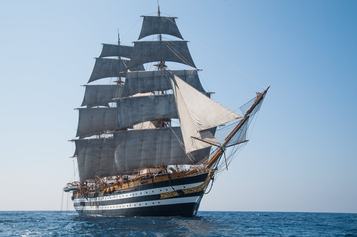 ItalianNavy's tweet photo. Il 1° Marzo 2025 il Vespucci sarà a Trieste per iniziare la fase finale del Tour Mondiale. Navigherà lungo le coste italiane toccando diversi porti, concludendo il Tour a Genova, il 10 giugno 2025, per la Giornata della Marina. Così il #SCSMM amm. Berutti Bergotto https://t.co/yV9sjy5yW0