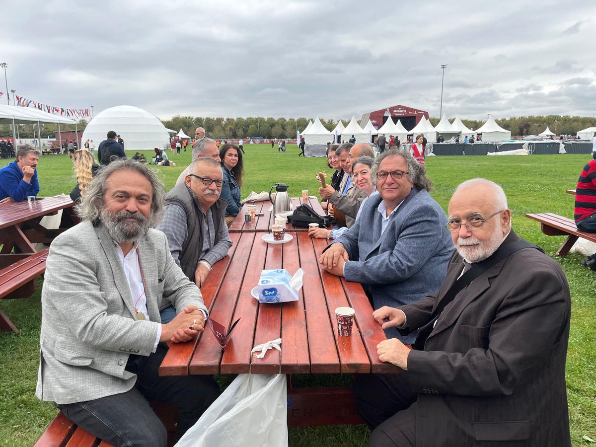 bektashiane's tweet image. #İBB  3ncü #Serçeşme festivalinde standımızda dostlarımızla birlikte olmaktan memnunuz. #Bektaşi #Alevi #Besktashi #Bektasieğitimvakfı