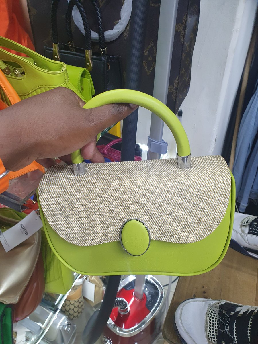 NOlivier17's tweet photo. Nonese kano kantu ni keza nkagurire cherie???
Ushaka utundi twiza nkutu wadusanga muri #Kissa_shop muri #CHIK kuri make https://t.co/pNZo5t33GW