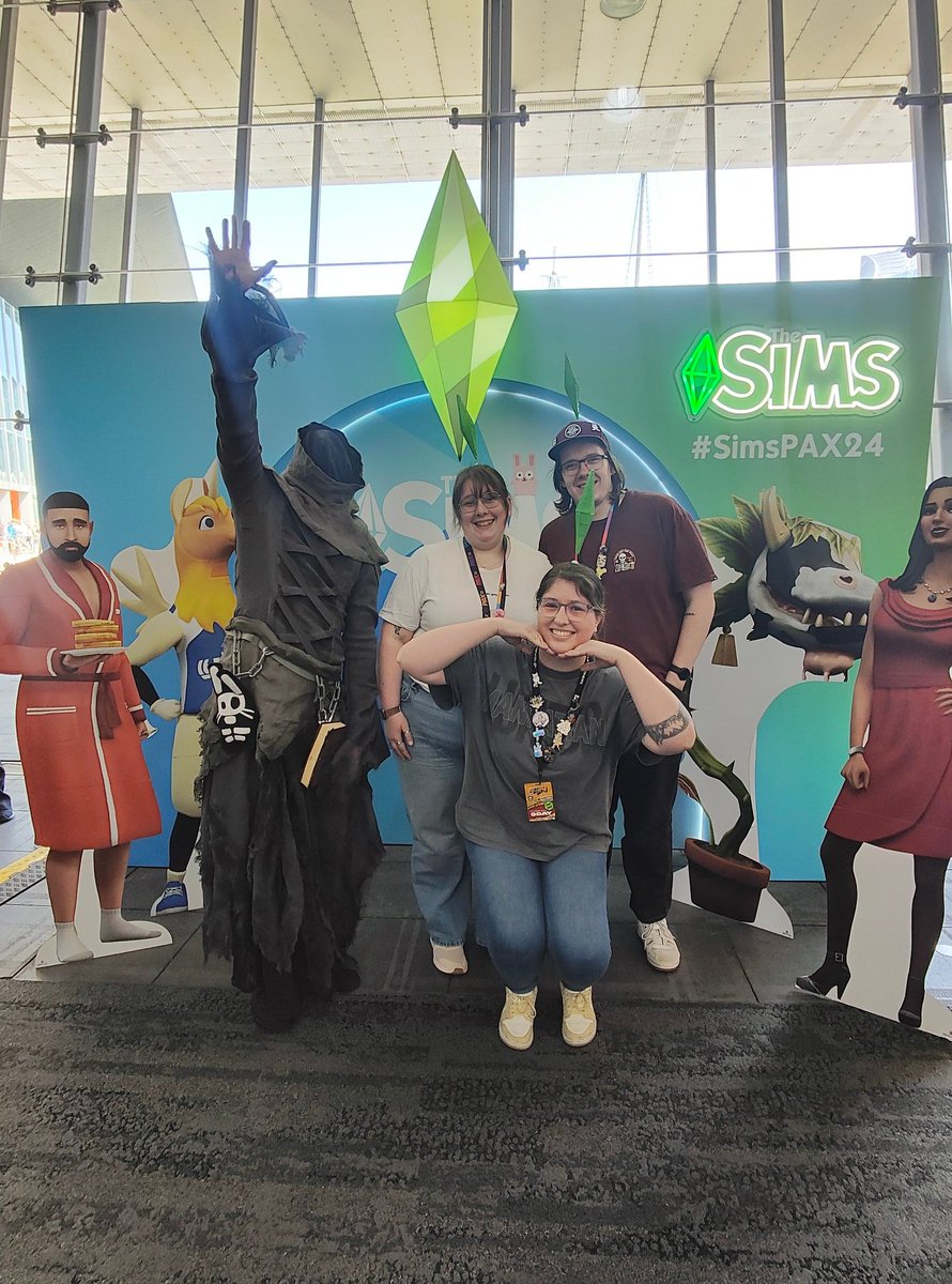 SometimesBuzz's tweet image. Once again, didn't take many photos at pax but it was amazing to see all my friends and get to spend all day standing in queues with them ❤️