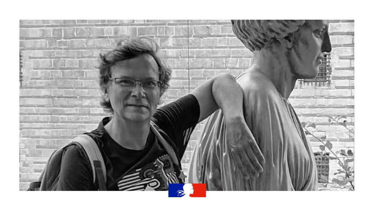 Hommage au professeur Dominique Bernard, victime du terrorisme islamiste, assassiné dans l'exercice de son métier et pour les valeurs qu'il incarnait, le 13 octobre 2023.