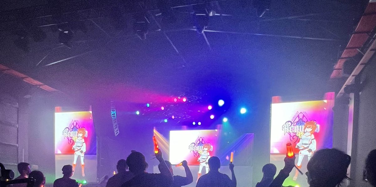 TEAMCOMFYVT's tweet image. A little late but we finally dug out some pictures of @Requiem_virtual performing! 

Look at our first performers of the day!♡♡♡

#vmuse #vtuberconcert #teamcomfyvt