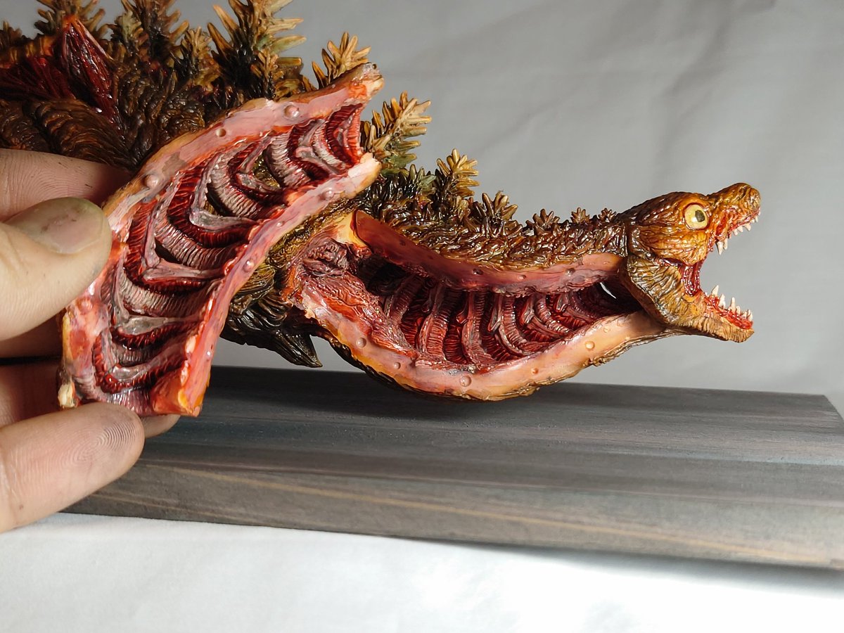 ゴジラ第2形態 完成です!! 雛形風に仕上げました! エラの内部まで堪能