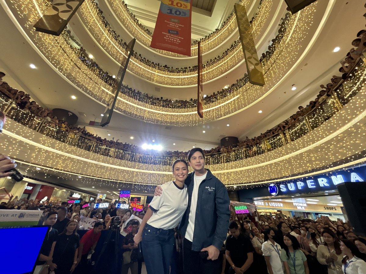 StarCinema's tweet photo. MARAMING SALAMAT SM CITY BACOOR! Damang-dama namin ang love niyo para kay Kathryn Bernardo at Alden Richards! 💜

Next stop: SM City Dasmariñas! See you soon!

#HelloveAgain in PH cinemas this November 13 and soon worldwide! ✈️ https://t.co/XvkJCsfb7e