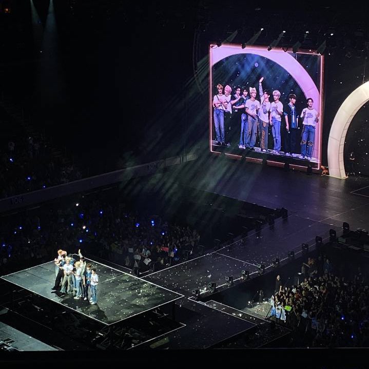 seokraebinz's tweet photo. I finally saw @ZB1_official 🥹💙🤍

thank you so much my jebes for coming here, I'm really glad to be part of your crowd on your first tour in mnl. thank you for making my first concert memorable, ily forever @ZB1PH, even until the next D1 be the one https://t.co/b6rq49pbBm