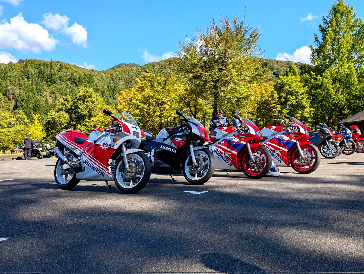 pHecFjlHFQZuIRZ's tweet image. 魚沼2ストミーティング…沢山の2スト✨
NSR並べて感無量😭
主催者様ありがとうございました👏　

一緒に行って頂いた🐇さん、○○さんお疲れ様でした

いよいよ明日はNSRとお別れ…最後に素敵な思い出になりました

#NSR　　#2ストミーティング　　#2スト
#nsr