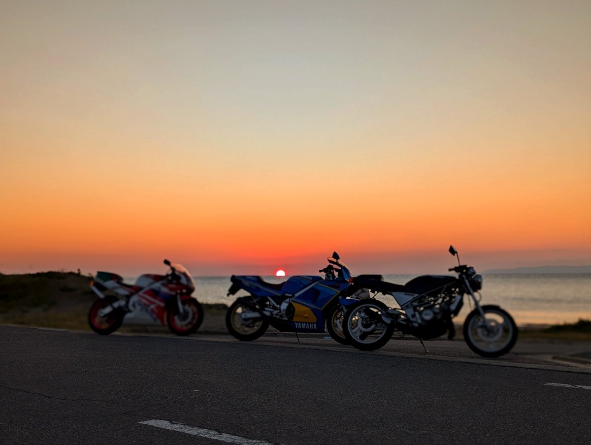 pHecFjlHFQZuIRZ's tweet image. 魚沼2ストミーティング…沢山の2スト✨
NSR並べて感無量😭
主催者様ありがとうございました👏　

一緒に行って頂いた🐇さん、○○さんお疲れ様でした

いよいよ明日はNSRとお別れ…最後に素敵な思い出になりました

#NSR　　#2ストミーティング　　#2スト
#nsr