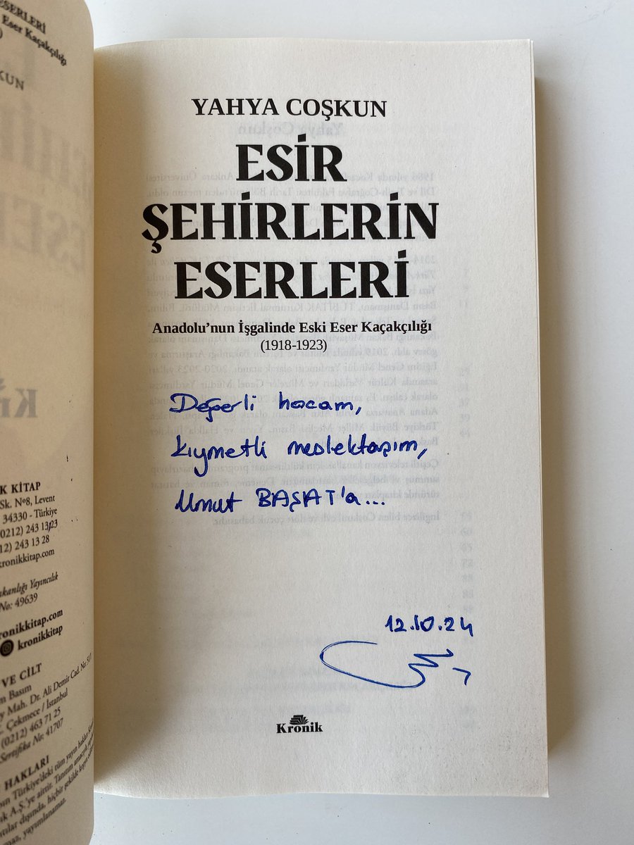 Umut Başat (@ortacagadair) on Twitter photo Herkesin dilinde olan ancak pek kimsenin detaya hâkim olmadığı bir meselede böyle bir eser ortaya çıkarmak muazzam bir olay. Kıymetli <a href="/myahyacoskun/">Yahya Coşkun</a> Hoca kitabını imzalama inceliğini de göstermiş. Hem kendilerine hem de aracı olan <a href="/fosmanca/">Fahreddin OSMANCA🇹🇷</a>’ya müteşekkirim. Şiddetle tavsiyedir. Herkesin dilinde olan ancak pek kimsenin detaya hâkim olmadığı bir meselede böyle bir eser ortaya çıkarmak muazzam bir olay. Kıymetli <a href="/myahyacoskun/">Yahya Coşkun</a> Hoca kitabını imzalama inceliğini de göstermiş. Hem kendilerine hem de aracı olan <a href="/fosmanca/">Fahreddin OSMANCA🇹🇷</a>’ya müteşekkirim. Şiddetle tavsiyedir.