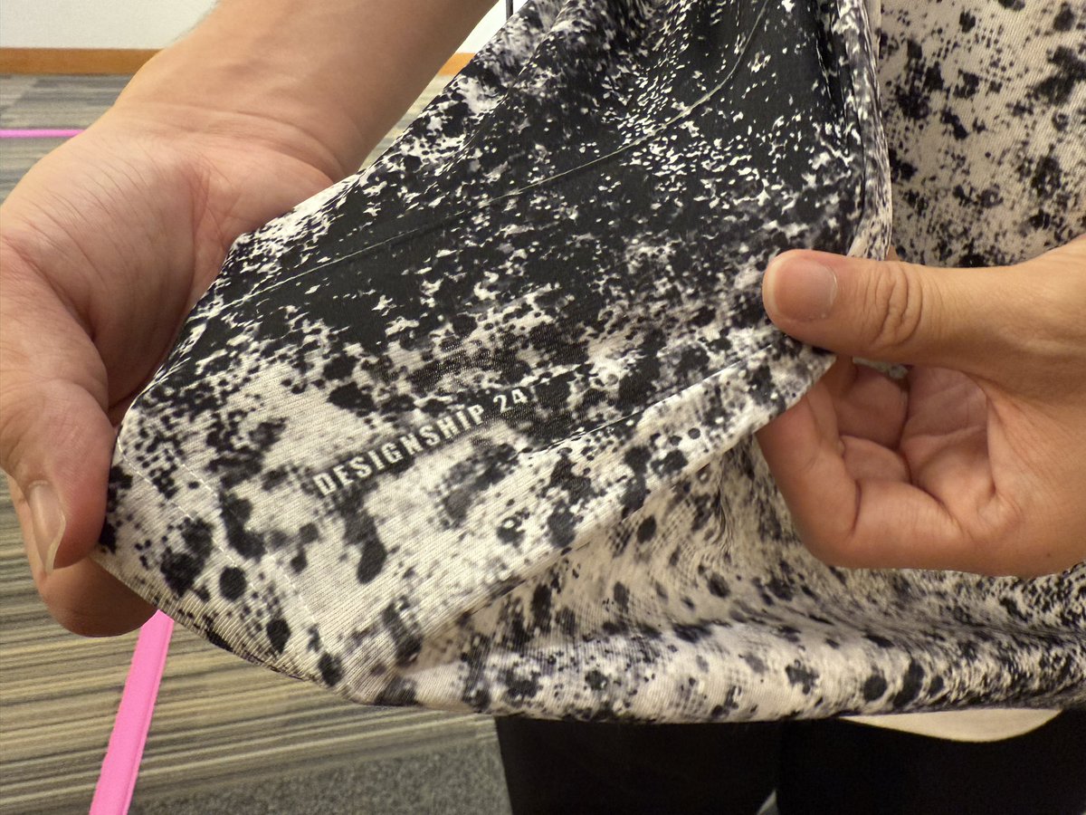 hajipion's tweet image. アクセンチュアの皆さんが着てるこれ、 #Designship2024 用の服だったらしいw
アートとデザインが爆発してる