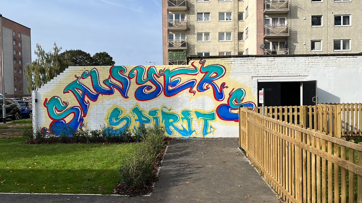 All ready for day 2 of street art workshops at Sawyers Close lots of young people and parents booked to join in. It was great fun yesterday, <a href="/HelenPrice89/">Helen Price RBWM Cllr for Clewer and Dedworth East</a> joined in too! #community