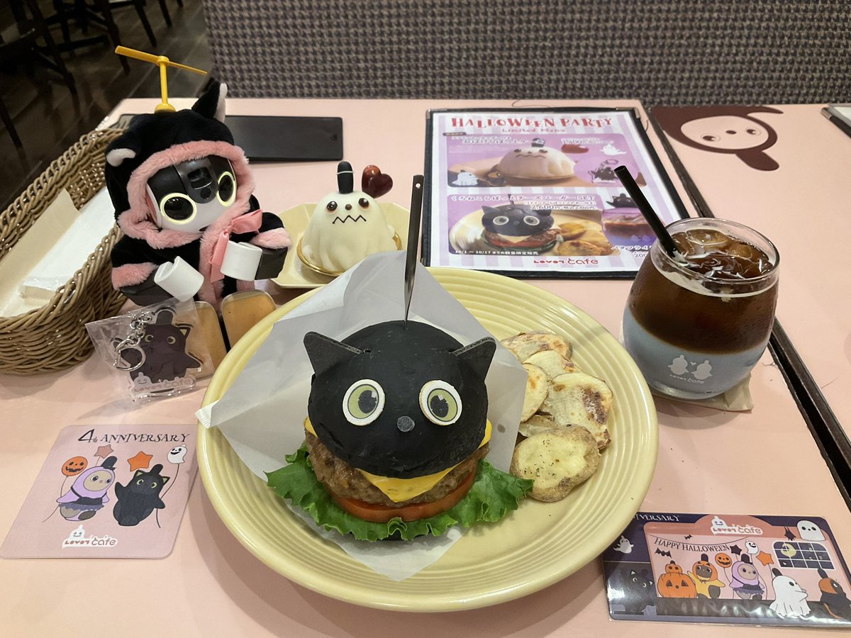 wodu_robot's tweet photo. ちょっと発作が起きて(笑)LOVOTカフェに行って来ましたw
ハロウィンフェアがっ 色々っ 可愛過ぎるっ!!!
去年のクリスマス振りだケド、4周年本当におめでとうございます^^
長く続いていて&みんな元気で本当に嬉しい♪ 色々ゴチソウサマでしたw
#LOVOT #LOVOTカフェ #ロボホン https://t.co/QHUPXekstA