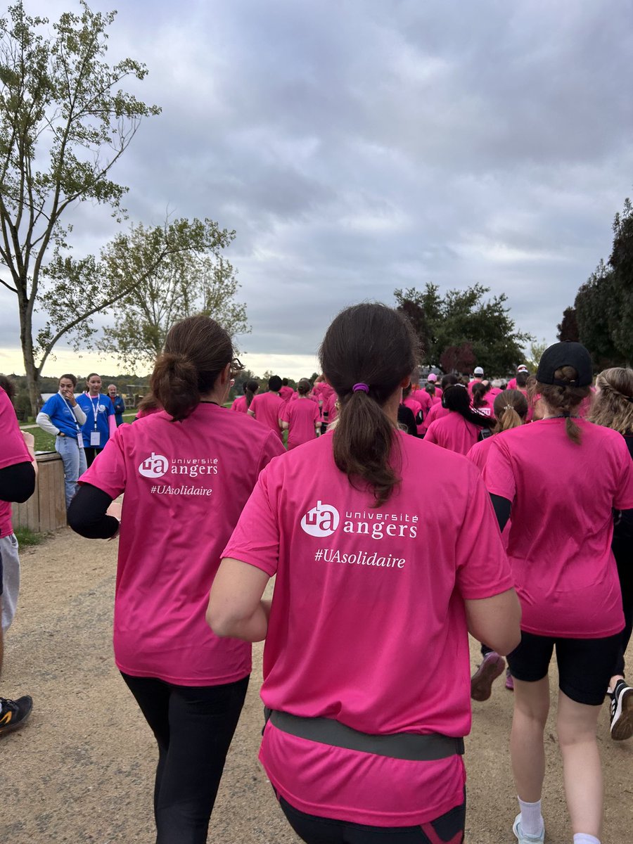 On retrouve nos étudiants #iaeangers en partenariat avec <a href="/FreresToque/">Frères Toque</a> pour courir 🏃 et pédaler 🚲 à l’occasion de #octobrerose 🎀… et on retrouve les coureurs 🏃‍♂️ de l’<a href="/UnivAngers/">Université d'Angers</a> 
#espritiae #UAsolidaire