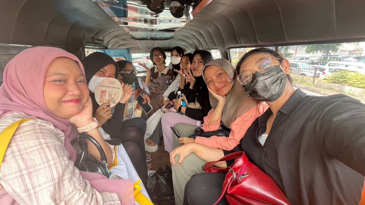 sygtaro's tweet photo. otw event noraebang @vibewithriize di zona korea mangga dua naik angkot sofa premium with briize bekasi!! 🛺💨 saking excitednya jadi pertama yg sampe lokasi + warga sini regist dapet QN-01 😋👍

#BRIIZEUPWITHRIIZE #RIIZEIS7 #RIIZE #BRIIZE https://t.co/yVBCWOvXfH