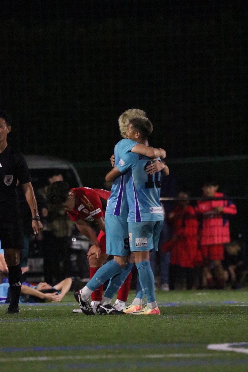 nagareyama_fc's tweet photo. 🏆#千葉県社会人サッカーリーグ1部 後期第5節
vs 房総ローヴァーズ木更津FC

1-0【Win】

お互いに集中した前半はスコアレスで折り返し。後半、 #橋本真吾 のゴールが決勝点となりました。

3年連続の優勝。
昇格を争う関東大会へ、挑みます。

熱い応援をありがとうございました‼︎
#nagareyamafc https://t.co/kAuLPKSNHX