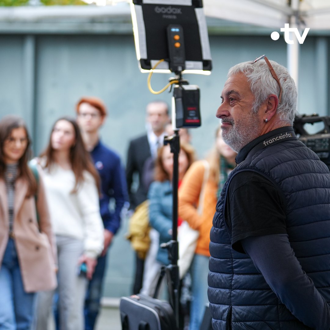 Francetele's tweet image. 📺 🚴‍♂️ #PortesOuvertesFranceTV | Le flux antennes rendu possible grâce à des vélos cargos électriques ? 
 
Démonstration pour nos visiteurs du jour de cette nouvelle approche innovante et éco-responsable. 🌿

👉 francetvlab.fr/articles/des-v…