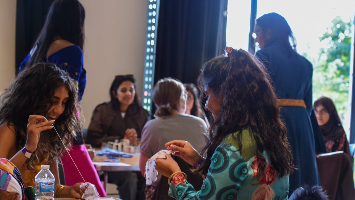 'These workshops help South Asians learn about &amp; feel more connected to their cultures, as well as the skilled labour of garment workers, who are majority women of colour,' <a href="/zainab_fash/">Zainab Mahmood</a> of Ahista Stories tells <a href="/niluthedamaja/">lil funeral eyes</a>.

More here→hyphenonline.com/2024/10/09/sou…
 
📸Ahista Stories