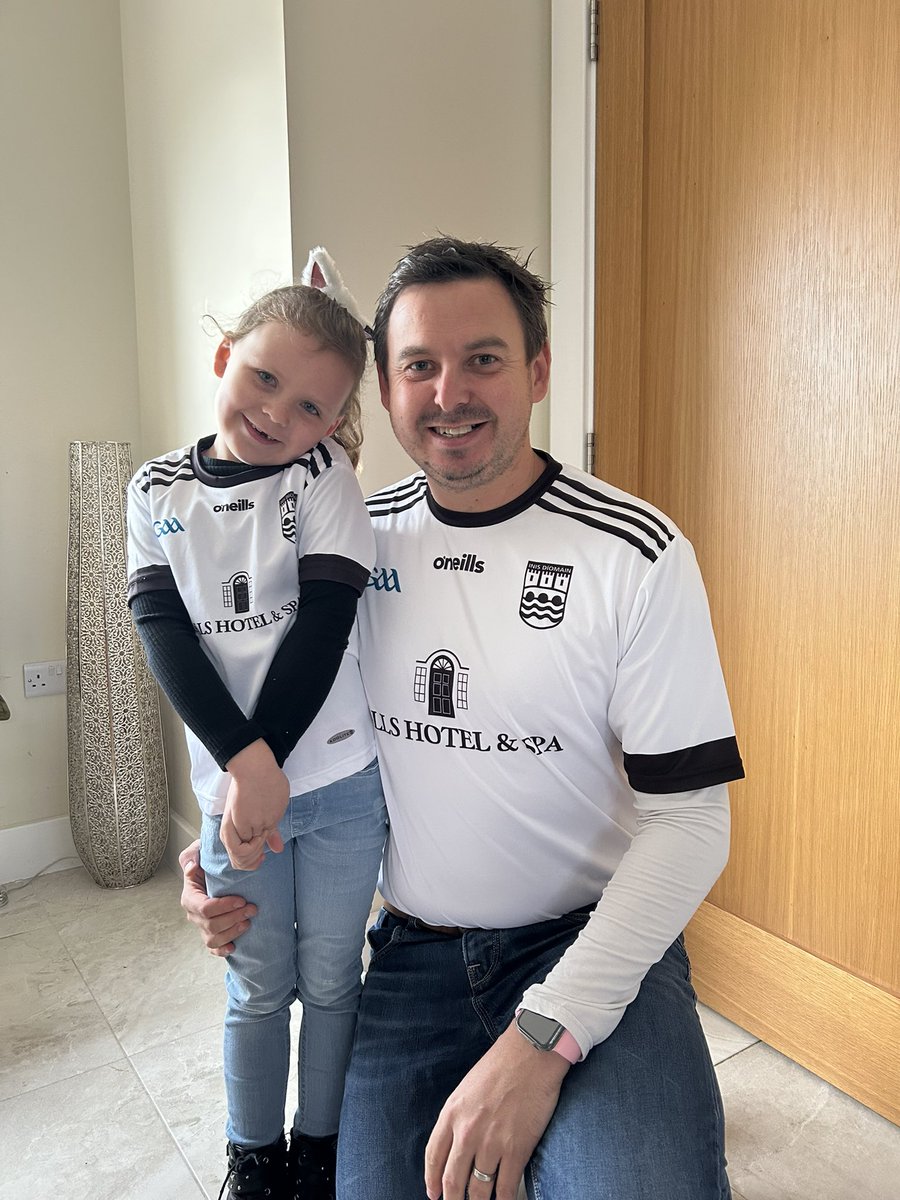 All set for <a href="/inisdiomainpeil/">EnnistymonGFC</a> v <a href="/CLGEireOgInis/">CLG Éire Óg Inis</a> game!! #clarefootball #seniorsemifinal #aibclubchampionship