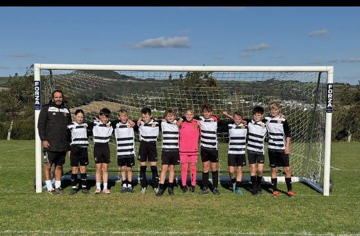 py2012stbreock's tweet photo. Great to make a guest appearance in the dug out yesterday coaching @ECornwallsfa U12’s fantastic 4-2 win as well. Also a pleasure to coach former pupil of @StBreockSchool and great to see @WadbridgeSchool pupil representing East Cornwall Schools Football #proud #experiences https://t.co/NVLgKuteSA