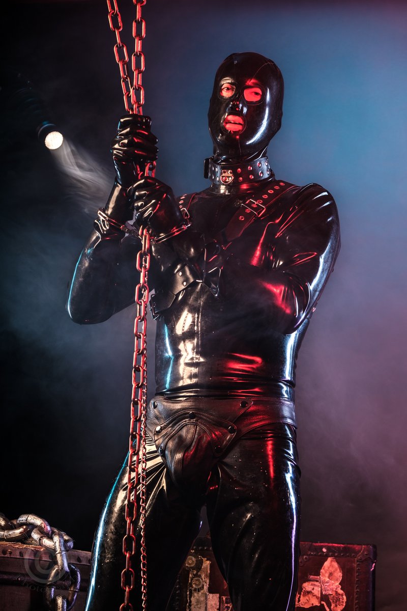 I'm chained in the basement!!   #hood #latexsuit #latex #rubberforfun #rubber #bondage #bdsmcollar #collar #Masks #leatherboots #fetish #restraints #fullrubber #gummi #fullrubber #totalenclosure  Image by manpics