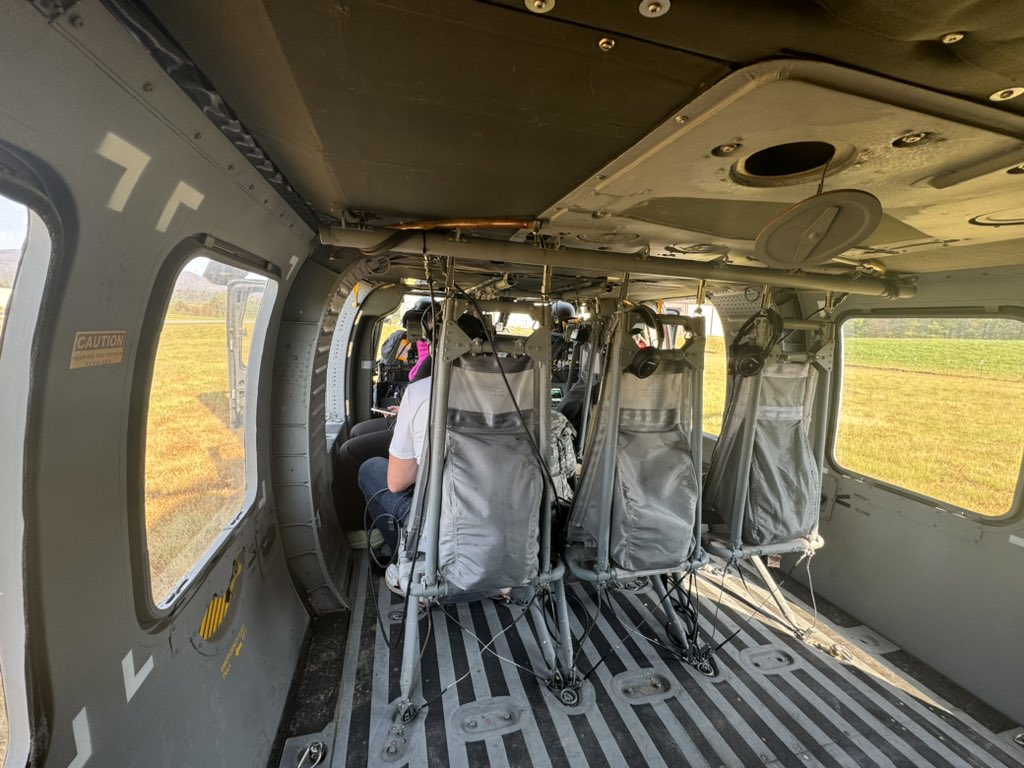 ImFiredUp2's tweet photo. Time to do some patriot shit. Western N.C.
Blackhawk style. Let’s Goooo🇺🇸🇺🇸🇺🇸 https://t.co/4MQpz3Qbgq