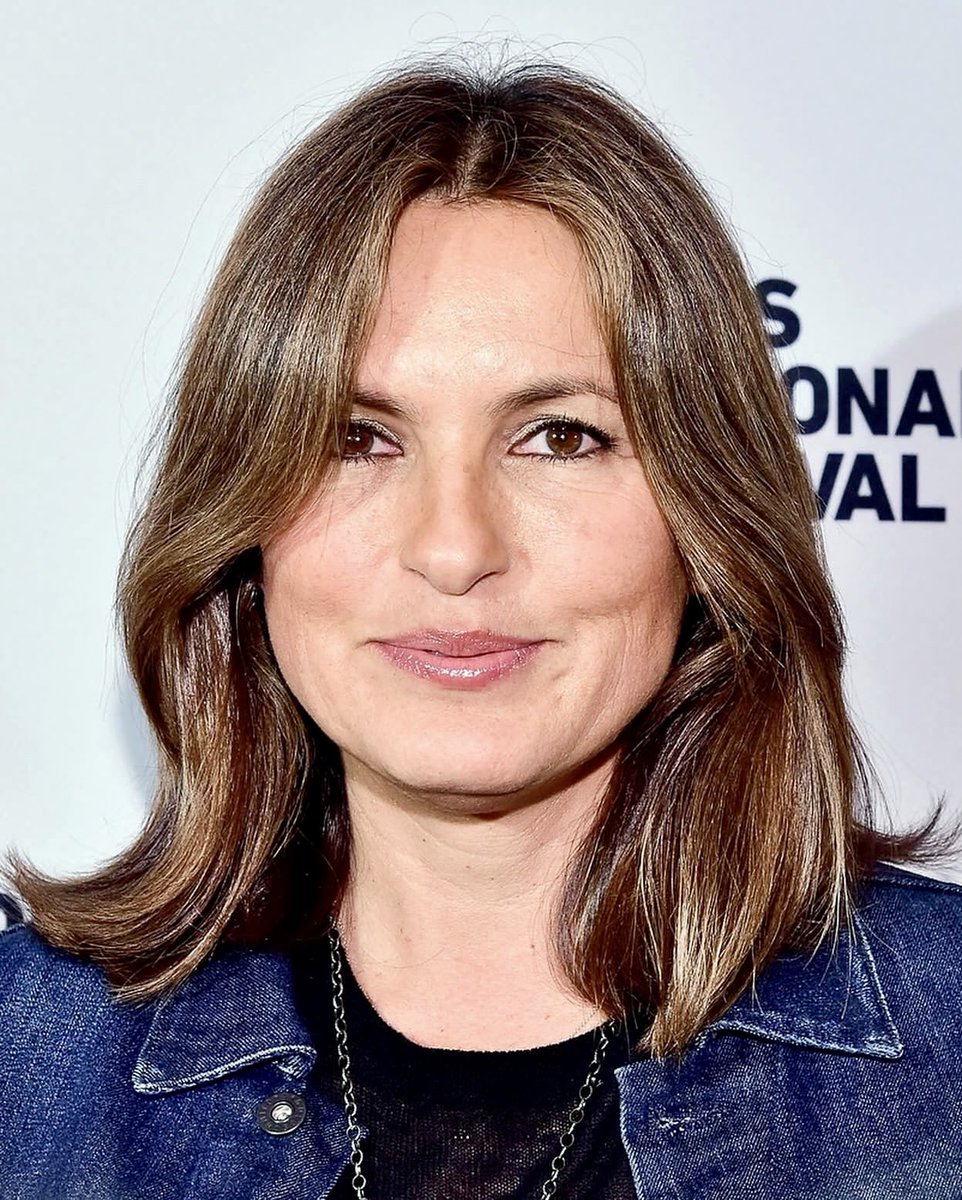 YazBitmesiin's tweet photo. Mariska attends Day 4 of the Hampton’s Film Festival [October 9, 2016]

#MariskaHargitay || #PeterHermann || #Pestka || https://t.co/K5oGi3fSGP