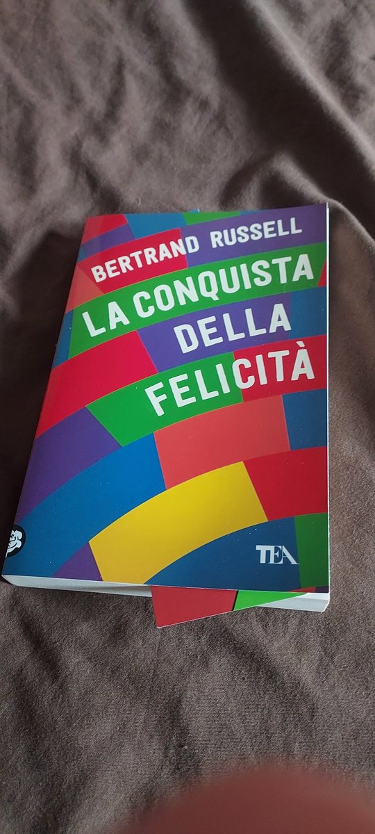 papito1492's tweet photo. Se trovo la soluzione per vivere felici vi informo 
#ConsigliamiUnLibro https://t.co/ttndGwBg0K