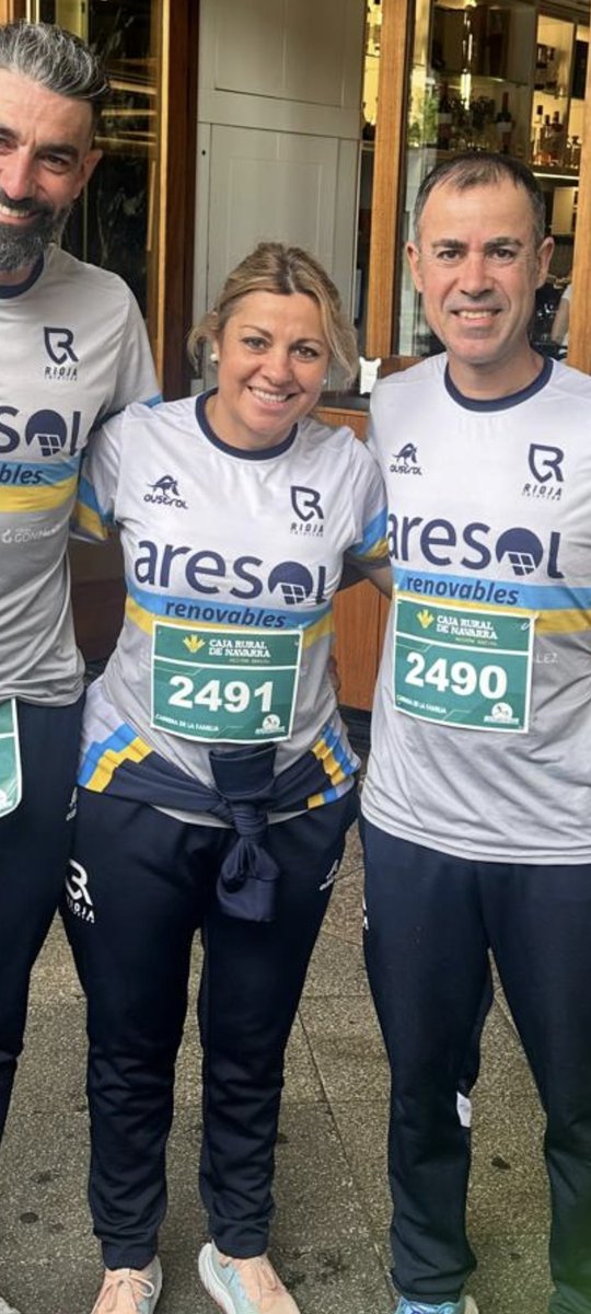 Aquí y allá, pero siempre sonriendo !!
 <a href="/Aresol_ER/">Aresol Renovables</a> #LacarteDental <a href="/crownsportnutri/">Crown Sport Nutrition</a> <a href="/gonzalezehijos/">Gruas GonzalezeHijos</a> <a href="/BujarrabalAses/">Bujarrabal Asesores</a> <a href="/pimiento_negro/">Pimiento Negro</a> #CRT #desde2009 haciendo #triatlon y #deporte con <a href="/lariojaturismo/">La Rioja Turismo</a> y <a href="/LogronoDeporte/">Logroño Deporte</a>