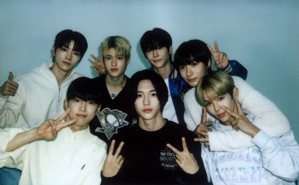 xnghanpics's tweet image. one last time as a 7members group …