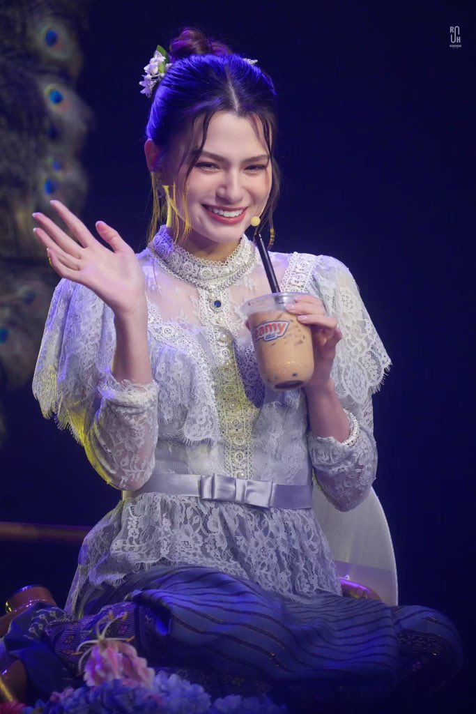 -🧋🧋🧋

THE LOYAL PIN LANTERN NIGHT
#ปิ่นภักดิ์EP11 
#beckysangels
<a href="/AngelssBecky/">Becky Armstrong</a>