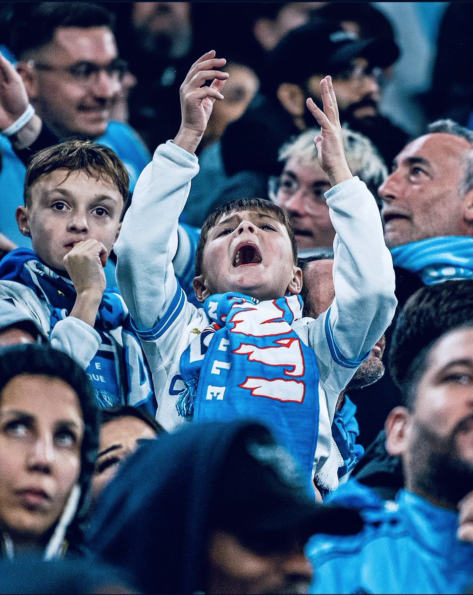 Embou_13's tweet photo. Quand on aime l’Olympique de Marseille, c’est une passion qui va au-delà du simple football.

Être supporter de l’OM c’est suivre les matchs avec intensité, vivre les victoires comme des moments de fête et ressentir les défaites avec une profonde tristesse.

C’est aussi une fierté d’appartenir à une grande communauté, de soutenir une équipe emblématique, et parfois, de défendre les couleurs du club contre vents et marées.

Et cela, que tu sois de n’importe quelle génération, origine ou encore que tu vives à Marseille ou à l’autre bout du monde.

Allez l’OM et viva Massalia 🇫🇮
