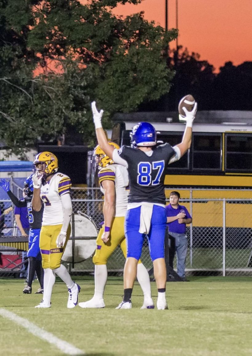 LenoxHires's tweet image. Schedule update - Three home games in eleven days. 

10/15 7pm Episcopal  
10/21 7pm Zephyrhills
10/25 7pm Bold City KIPP (Senior night) 

Class 2025 
GPA 4.1 SAT 1350
NCAA ID 2410422179
Coach @GussScott